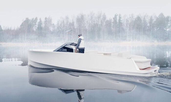 Q30-Silent-Electric-Yacht-1