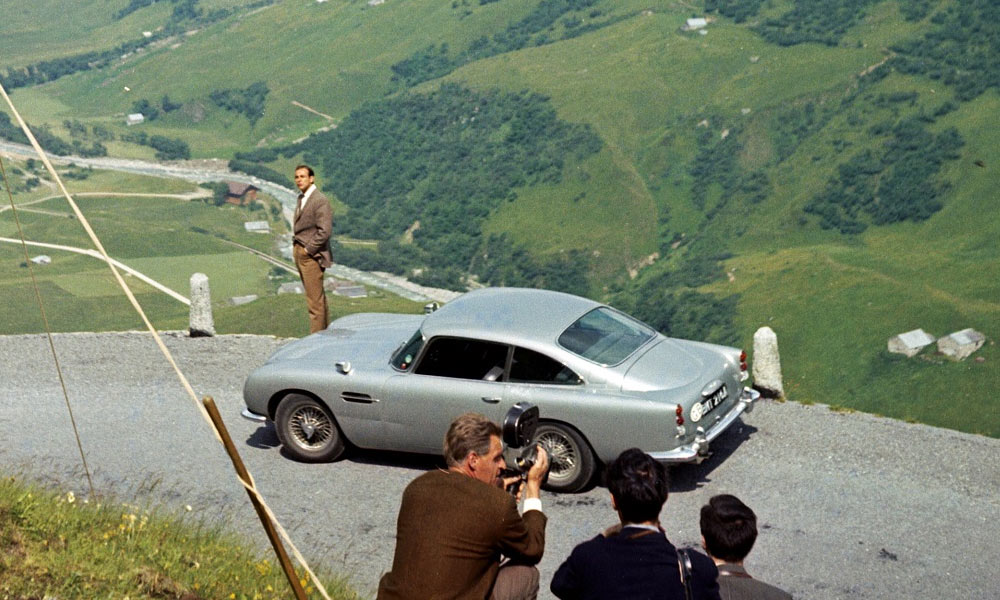 Aston-Martin-Is-Reproducing-James-Bonds-Goldfinger-DB5-Complete-with-Gadgets-4