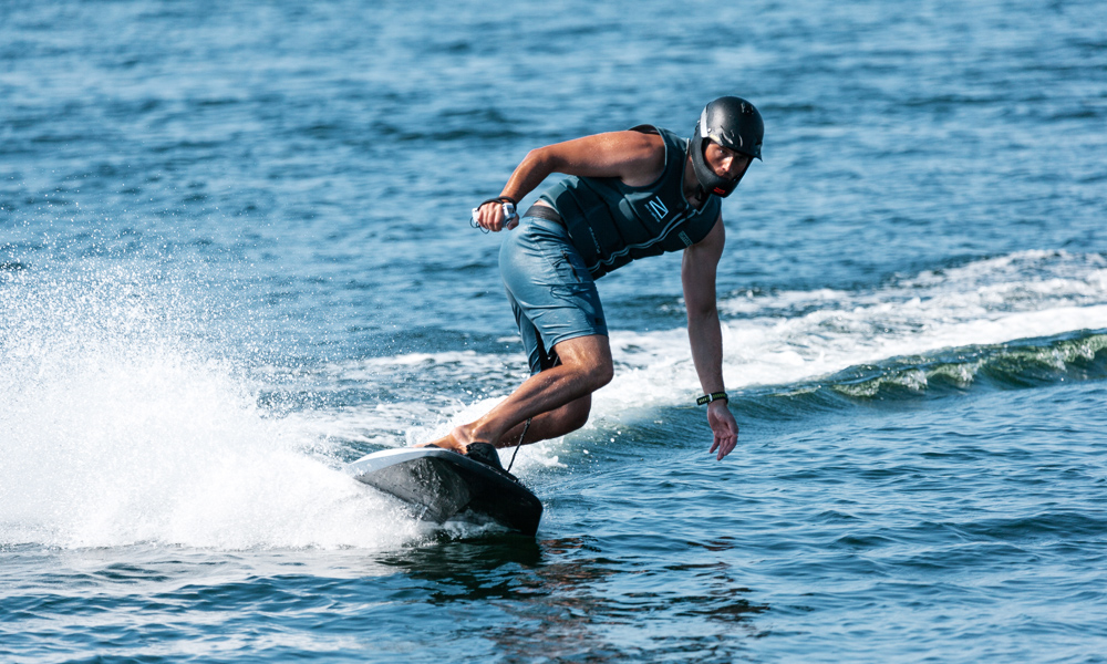 The Awake Ravik Electric Surfboard Has a Top Speed of 35 mph