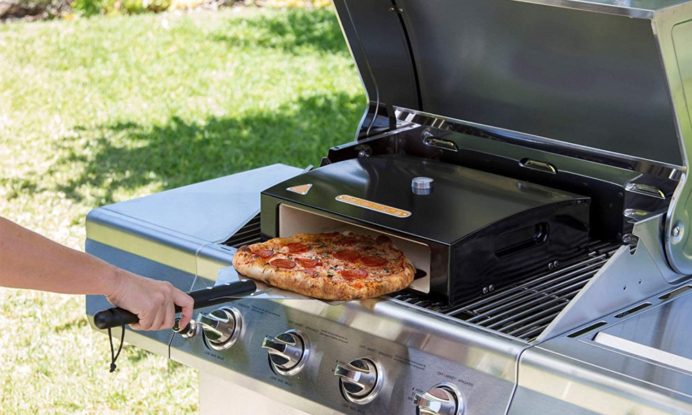 BakerStone-Box-Turns-Your-Grill-into-a-Pizza-Oven-2
