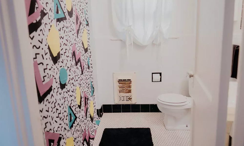 Stay-in-This-80s-Inspired-Airbnb-7