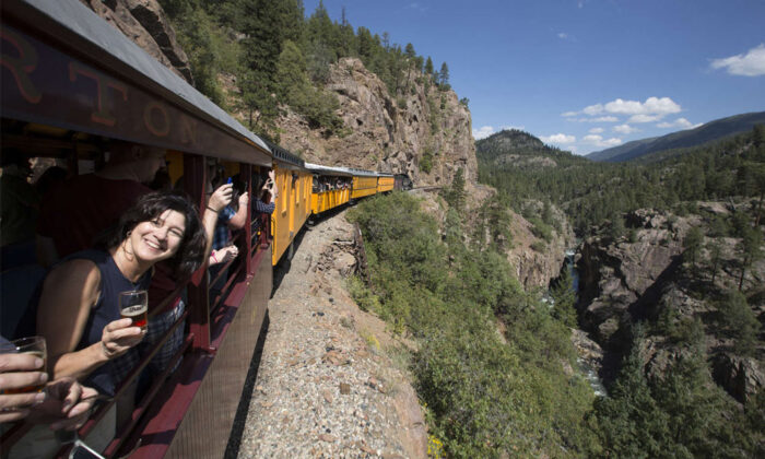 Steam-Locomotive-Takes-You-on-a-Beer-Fueled-Adventure-1