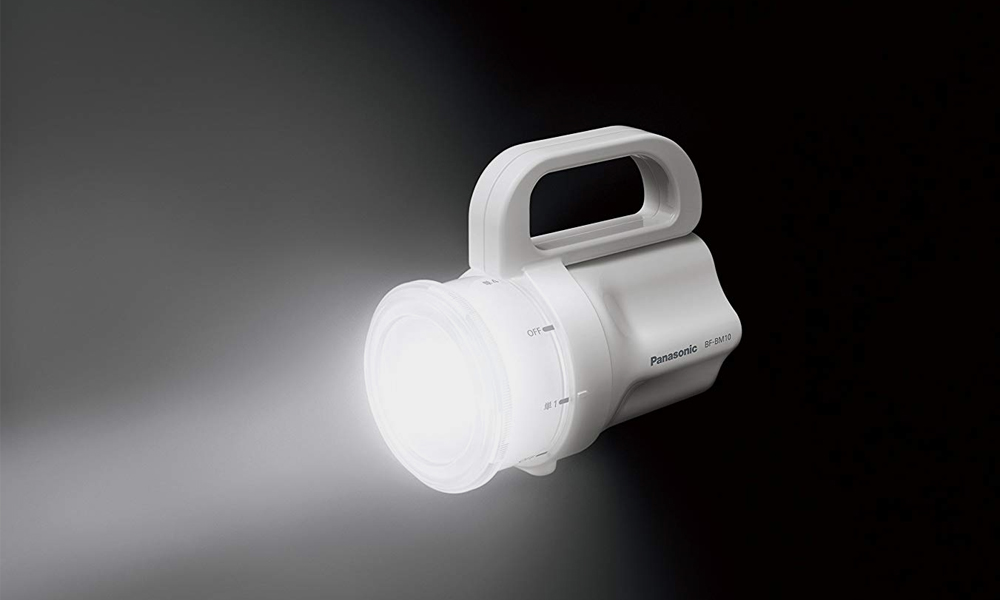 This-Panasonic-Flashlight-Accepts-Any-Battery-You-Have-3