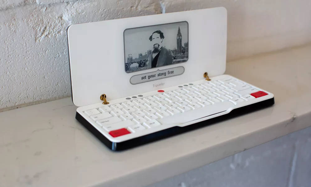 Traveler-Is-a-Distraction-Free-Writing-Device-1