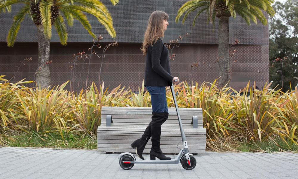 Unagi-Electric-Scooter-Makes-Quick-Commutes-Easier-Than-Ever-4