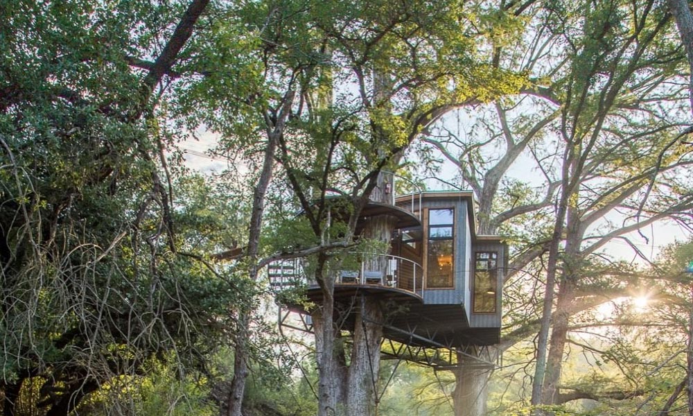 Yoki-Treehouse-Is-a-Luxury-Treetop-Escape-Outside-Austin-1