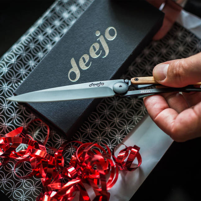 Deejo Pocket Knives Can Be Customized to Fit Your Personality