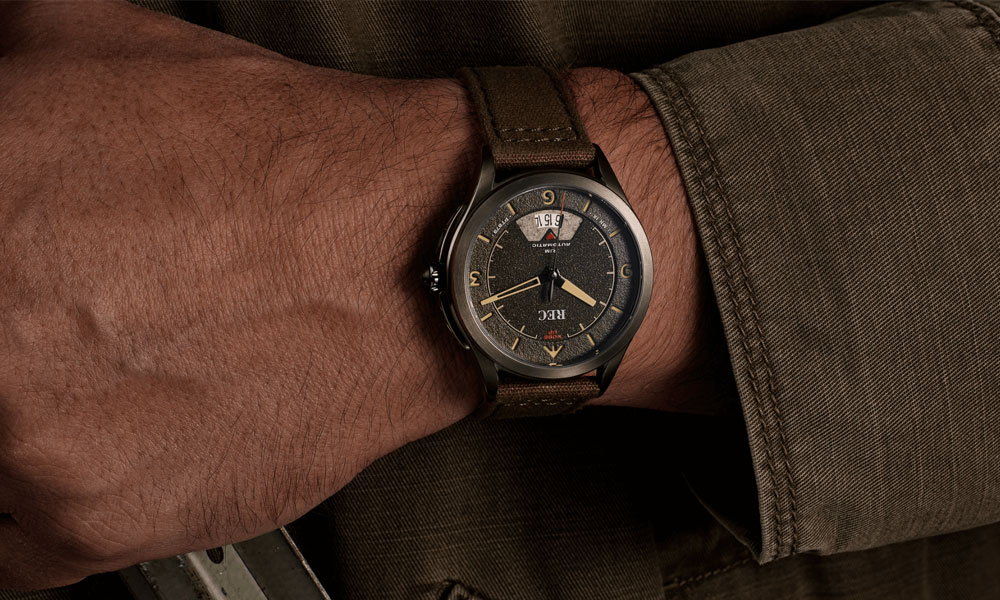 This-Watch-Is-Built-with-Metal-from-a-WWII-Spitfire-4