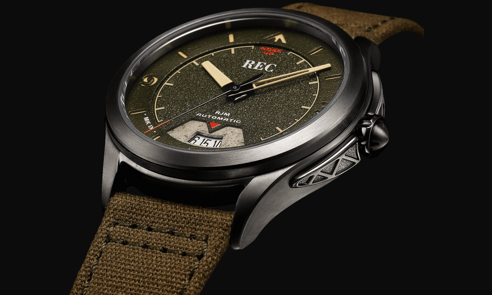 This-Watch-Is-Built-with-Metal-from-a-WWII-Spitfire-6