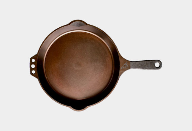 https://coolmaterial.com/wp-content/uploads/2019/01/Smithey-Ironware-Co-No-10-647x441.jpg
