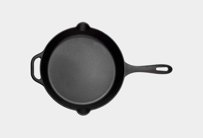 https://coolmaterial.com/wp-content/uploads/2019/01/Victoria-12-Inch-Large-Pre-Seasoned-Cast-Iron-Skillet-647x441.jpg
