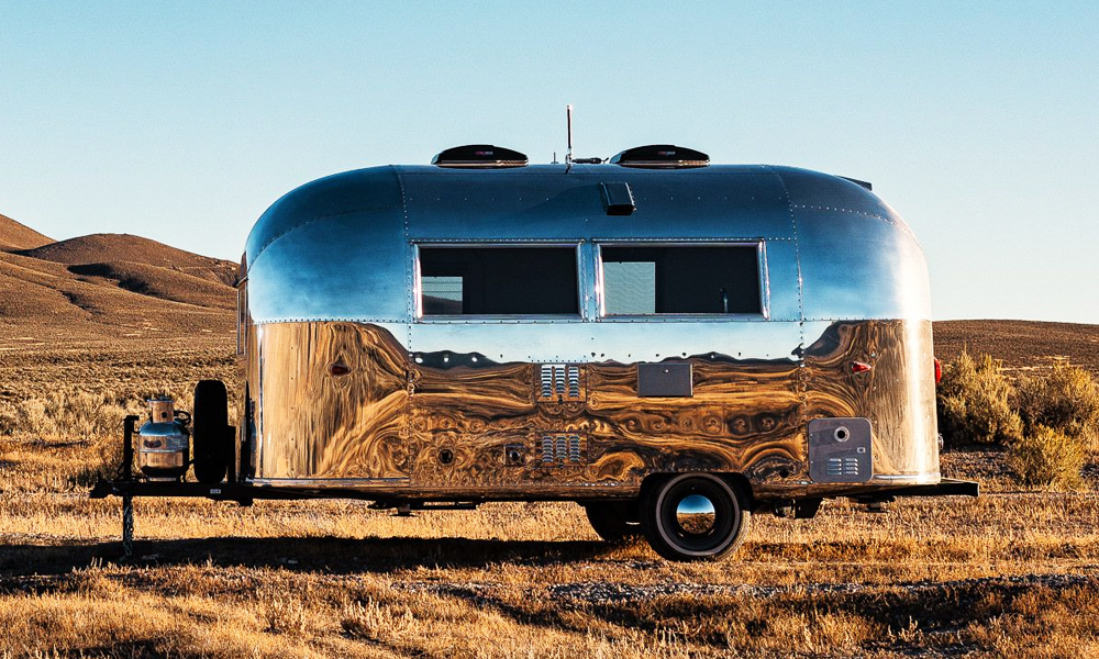 Edmonds + Lee Architects Turned an Airsteam into a Mobile Office