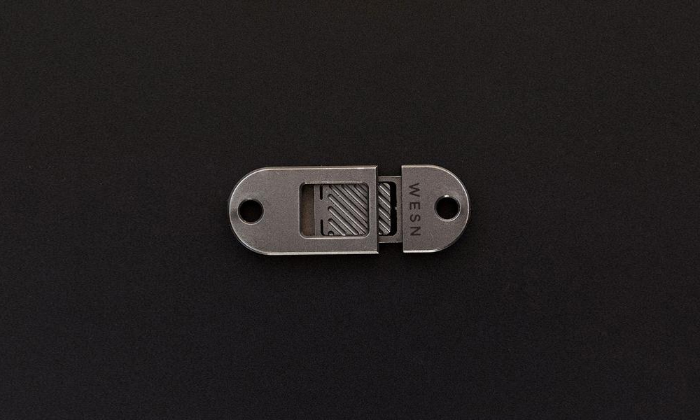 WESN-Quick-Release-Titanium-Keychain-3