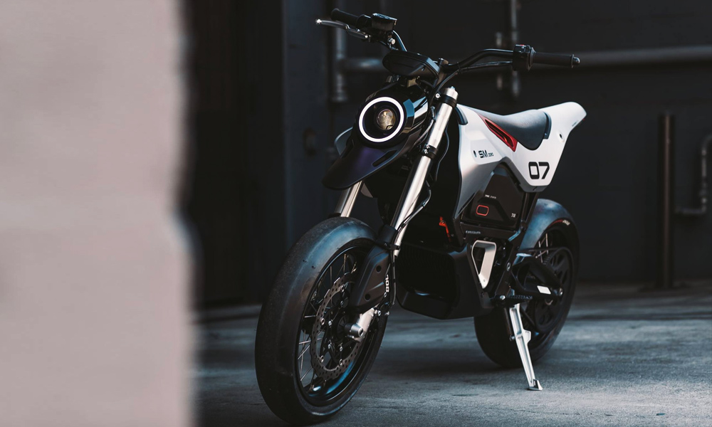 ZeroxHuge-Moto-Custom-Supermoto-Electric-Motorcycle-2