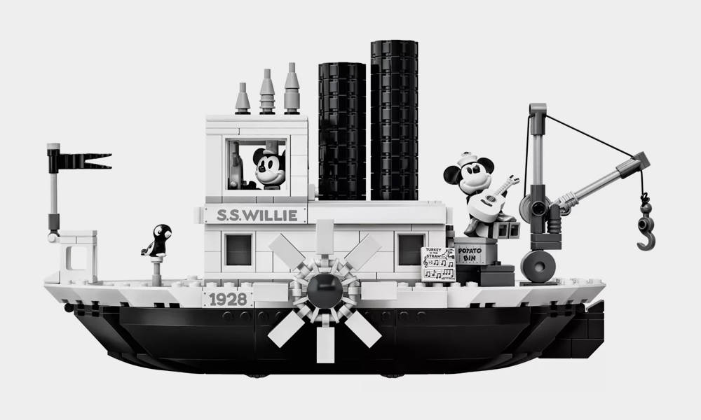 LEGO-Ideas-Steamboat-Willie