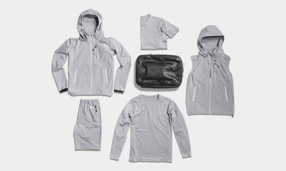 Descente Mens Packable Lightweight Water Repellent Hoodie Jacket