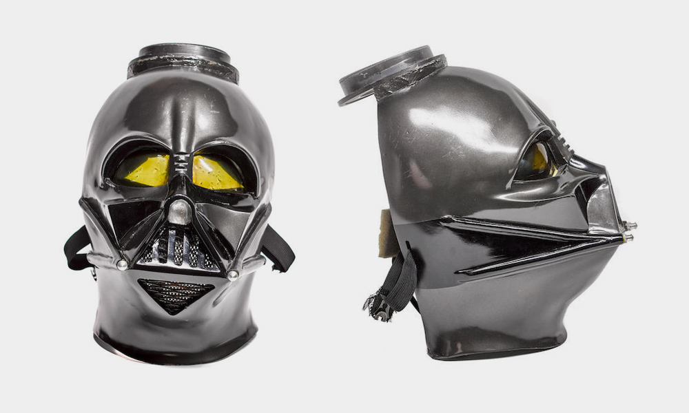 Original-1980-Darth-Vader-Costume-Goes-Up-for-Auction-2