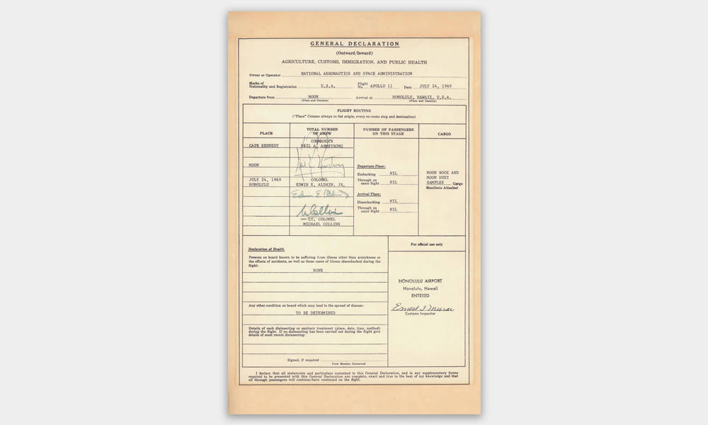 Apollo-11-Document-Shows-Astronauts-Have-to-Sign-Customs-Forms-1
