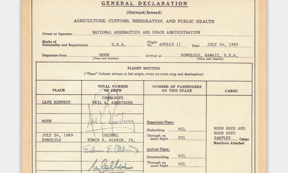 Apollo-11-Document-Shows-Astronauts-Have-to-Sign-Customs-Forms-2
