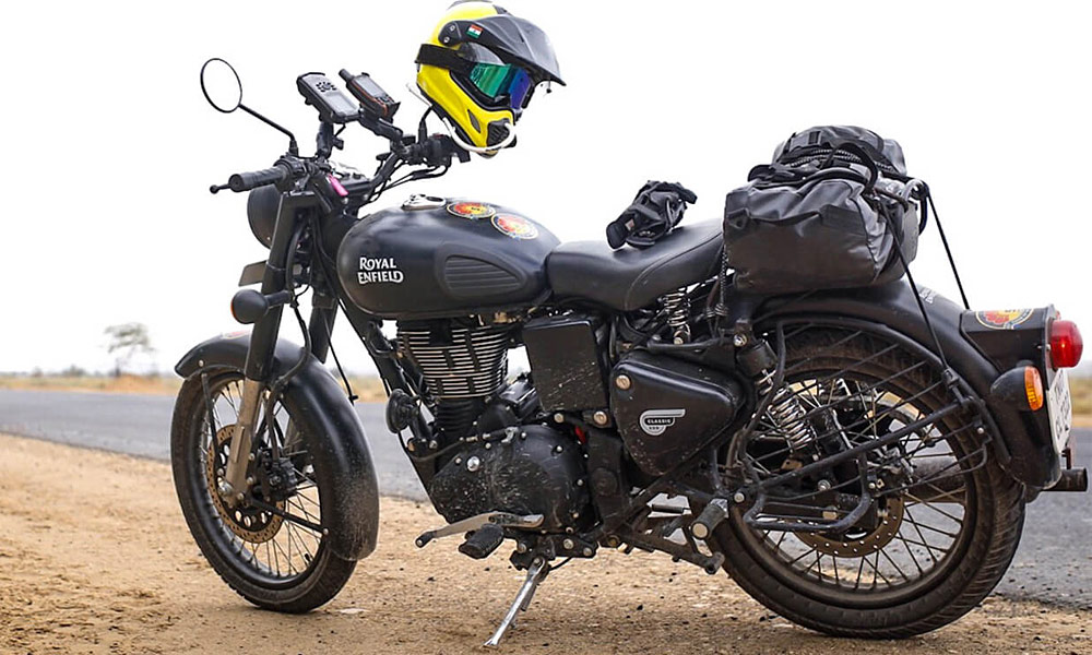 Royal-Enfield-Classic-500-Stealth-Black-Motorcycle-5