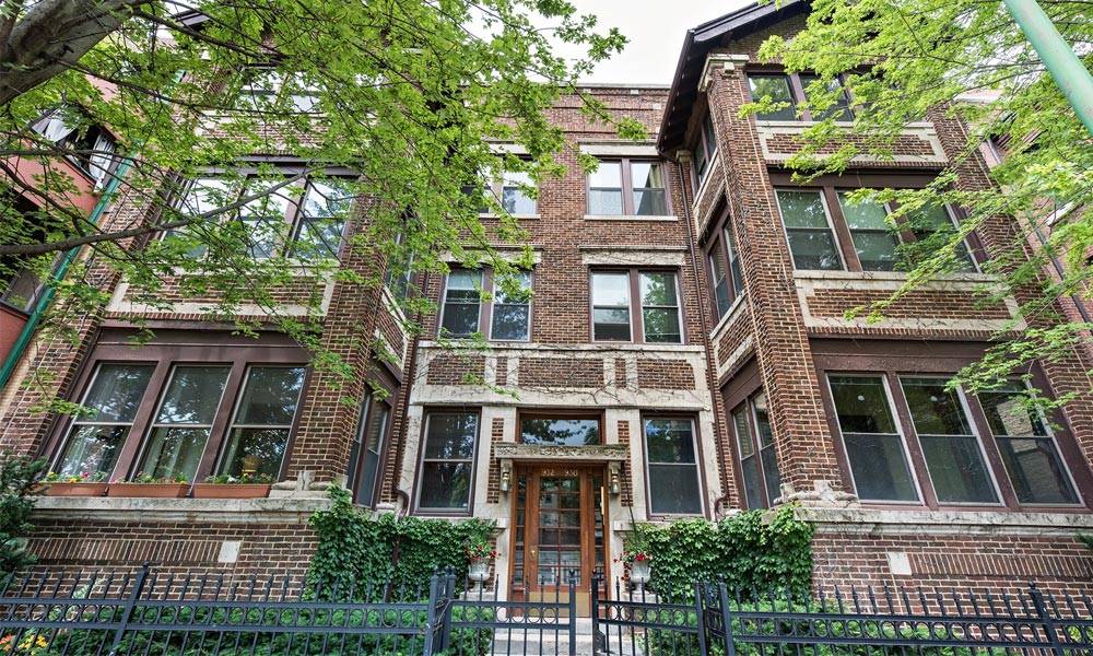 Own-George-RR-Martins-Former-Home-in-Chicagos-Uptown-Neighborhood-1