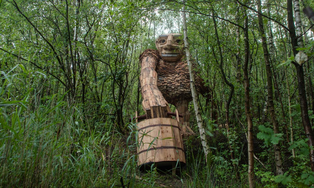 Thomas-Dambo-Builds-Giant-Trolls-and-Hides-Them-in-Forests-1