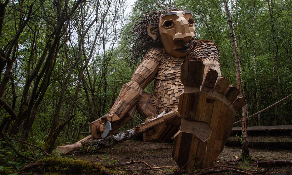 Thomas-Dambo-Builds-Giant-Trolls-and-Hides-Them-in-Forests-4