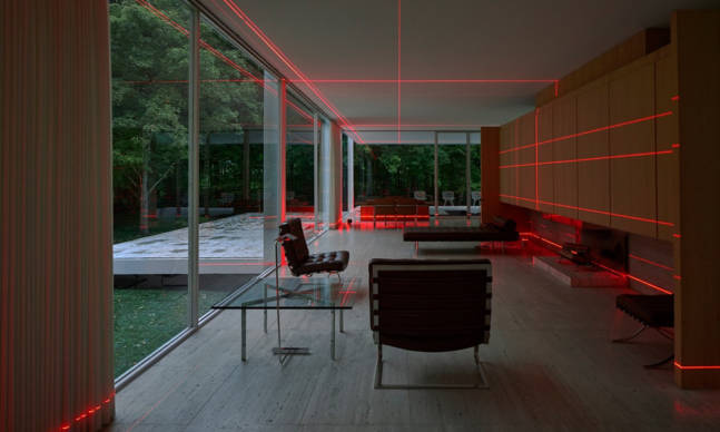 Mies van der Rohe’s Farnsworth House Illuminated With Lasers