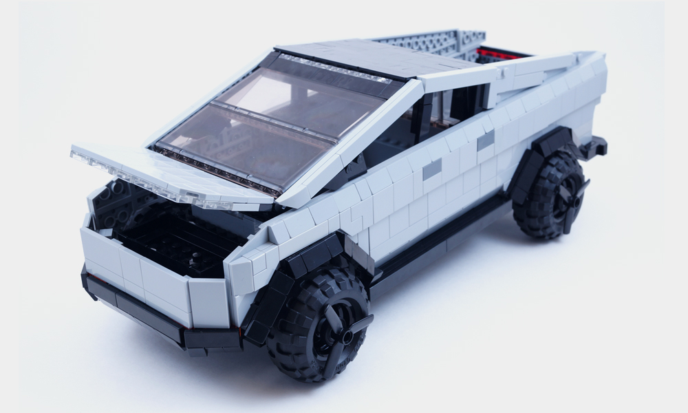 LEGO-Tesla-Cybertruck-Build-2