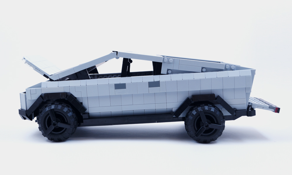 LEGO-Tesla-Cybertruck-Build-6