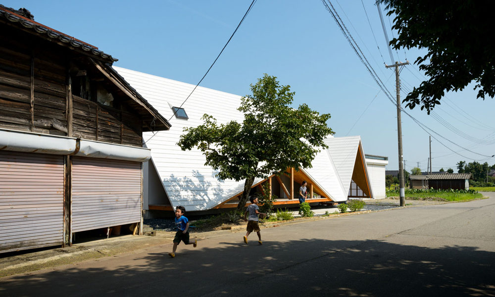 Takeru-Shoji-Architects-A-Frame-Tent-House-2