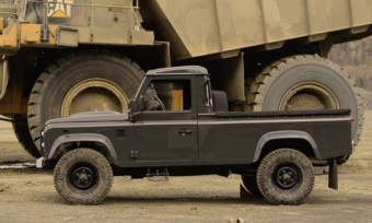 Commonwealth-Classics-Georgetown-Land-Rover-Defender-110