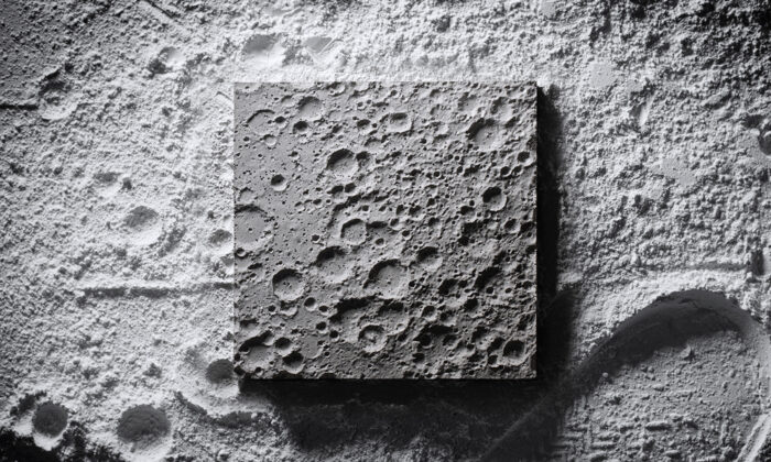 DeskSpace-Simulated-Lunar-Surface