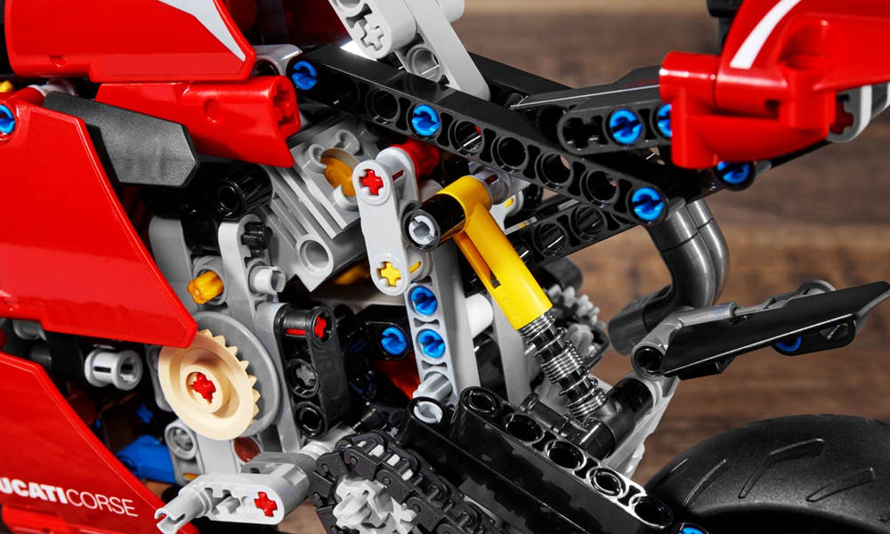 LEGO-Ducati-Panigale-V4-R-6