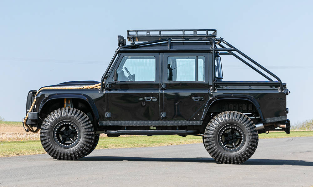 2015-Land-Rover-Defenders-from-Spectre-3