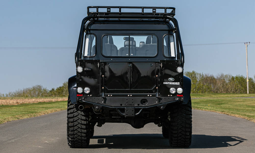 2015-Land-Rover-Defenders-from-Spectre-4