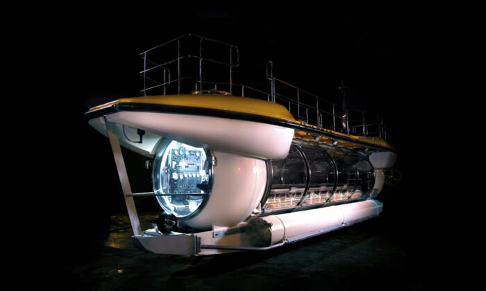 Triton DeepView Submarine