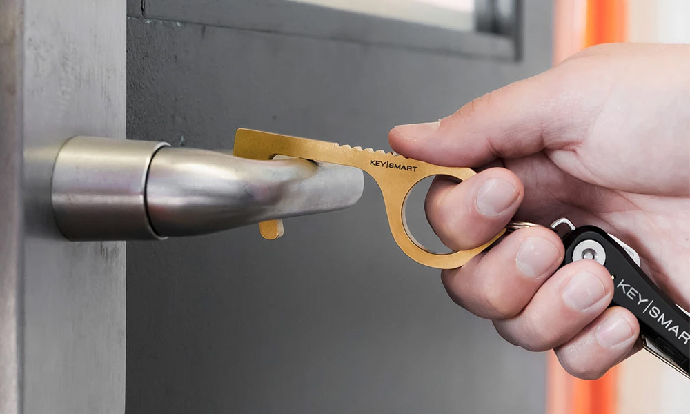 чистка ключей. как почистить старинные ключи. ключ для снятия аэратора смесителя. крючки для вскрытия дверей. смарт ключи для дома.