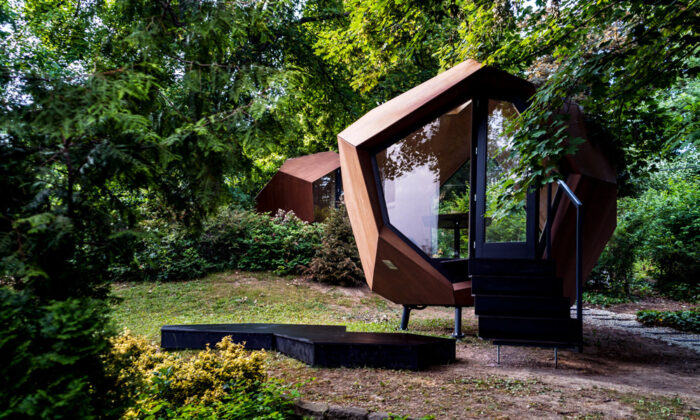 Hello-Wood-Workstation-Cabin