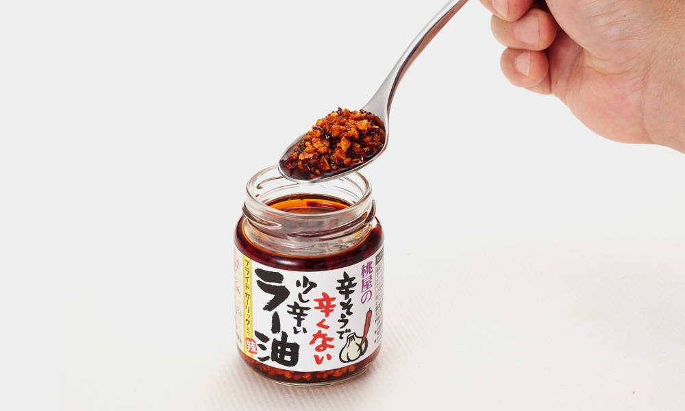 Momoya-Chili-Oil-with-Fried-Garlic-Taberu-Layu-2