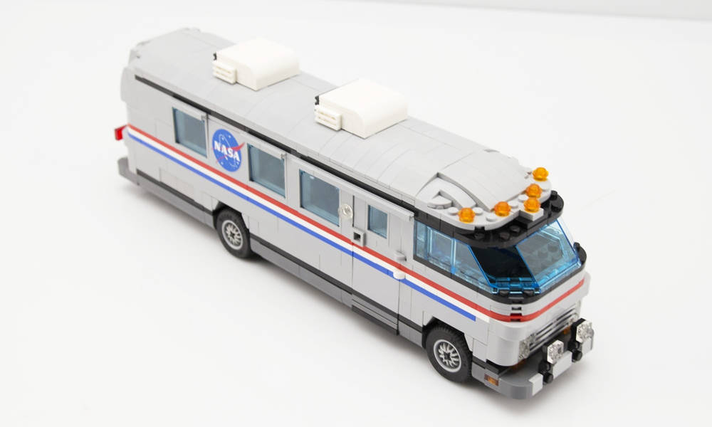 LEGO-Ideas-Airstream-NASA-Astrovan-4