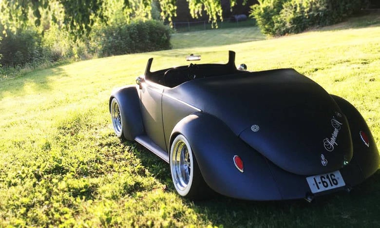 1961 Volkswagen Beetle Deluxe Roadster | Cool Material