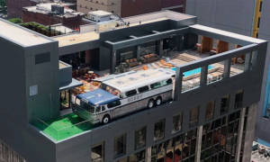 Bobby-Hotel-in-Nashville-Has-a-Custom-Greyhound-Bus-on-the-Roof-1