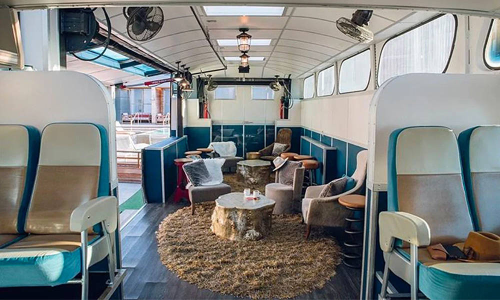 Bobby-Hotel-in-Nashville-Has-a-Custom-Greyhound-Bus-on-the-Roof-4