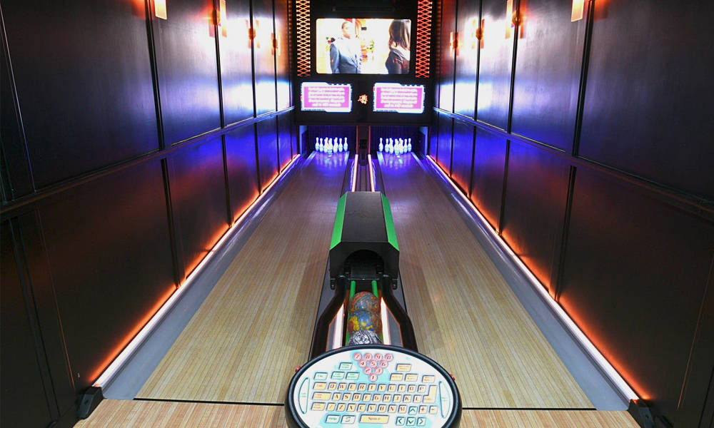 Luxury-Strike-Mobile-Bowling-Alley-2