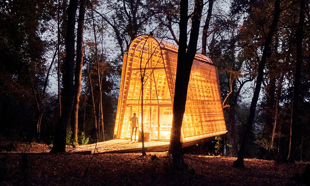 La Invernada Is a Cabin Designed to Disappear into the Chilean Forest