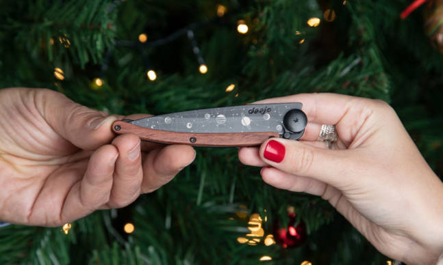 Get Them a Gift They’ll Use–A Customized Deejo Pocket Knife