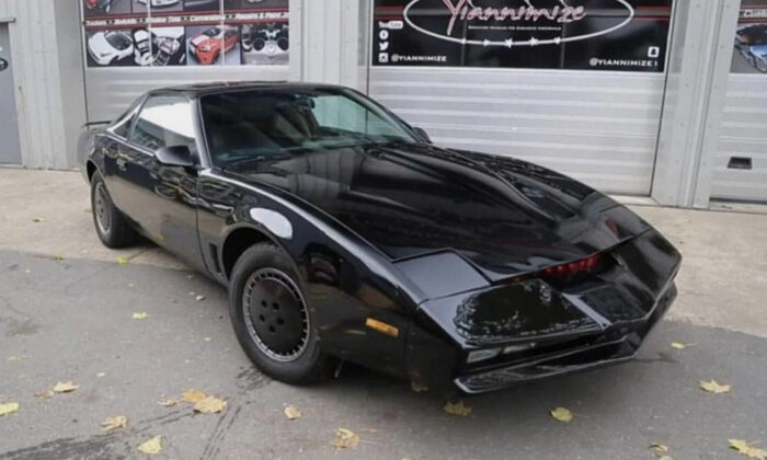 Knight-Riders-KITT-Hits-the-Auction-Block-1