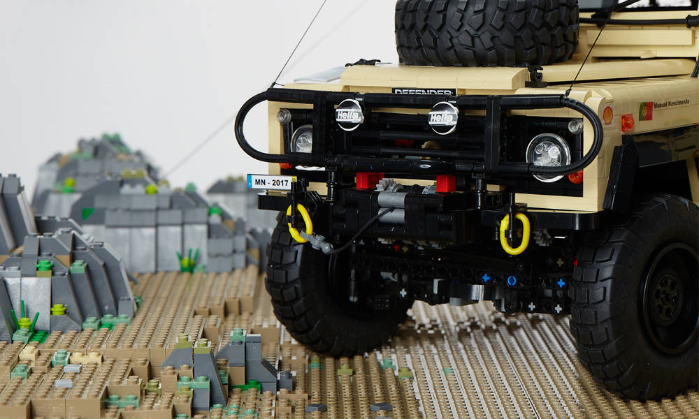 LEGO-Land-Rover-Defender-110-Camel-Trophy-4