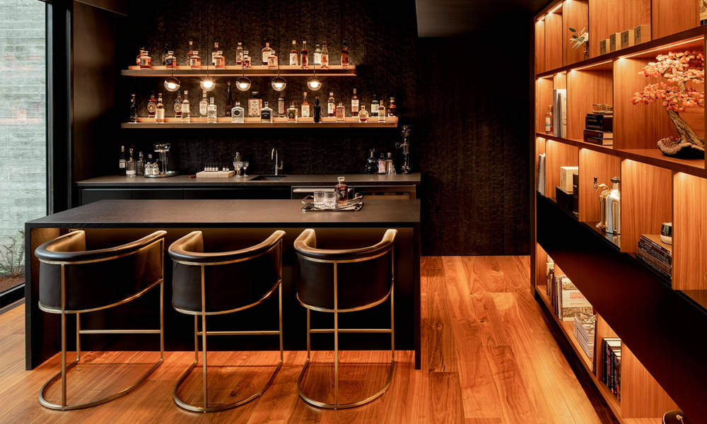 The-Glass-Link-House-Includes-a-Secret-Whiskey-Bar-5